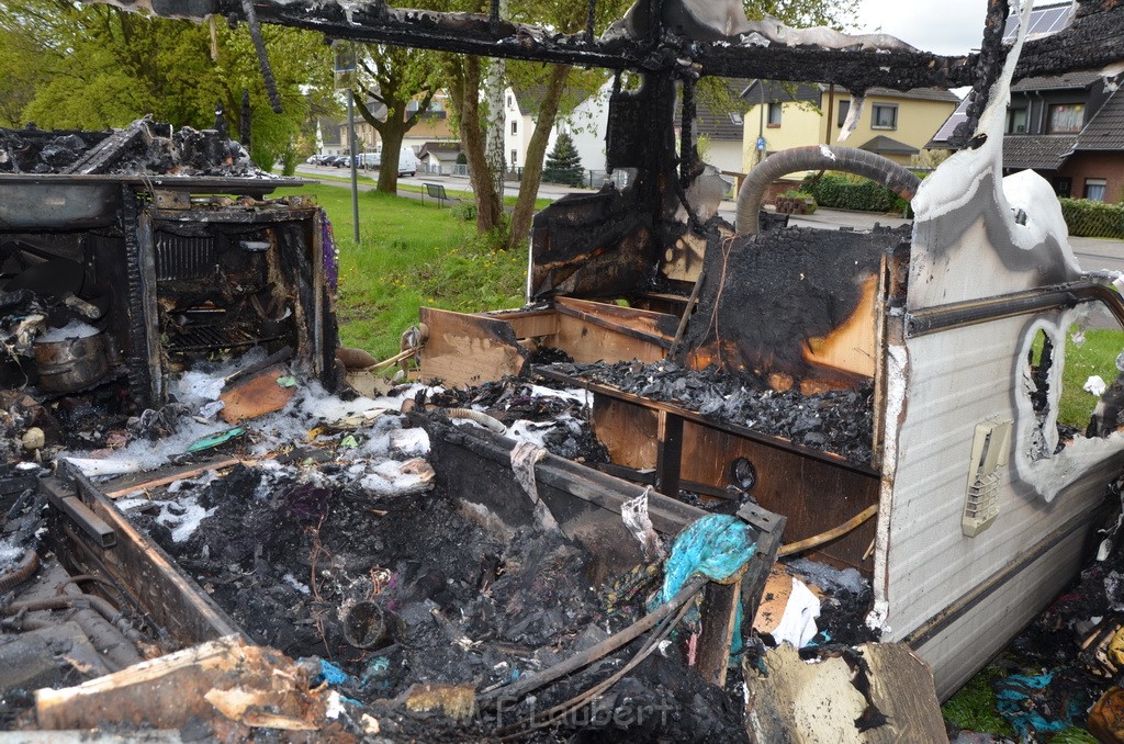 Wohnmobil ausgebrannt Koeln Porz Linder Mauspfad P074.JPG - Miklos Laubert